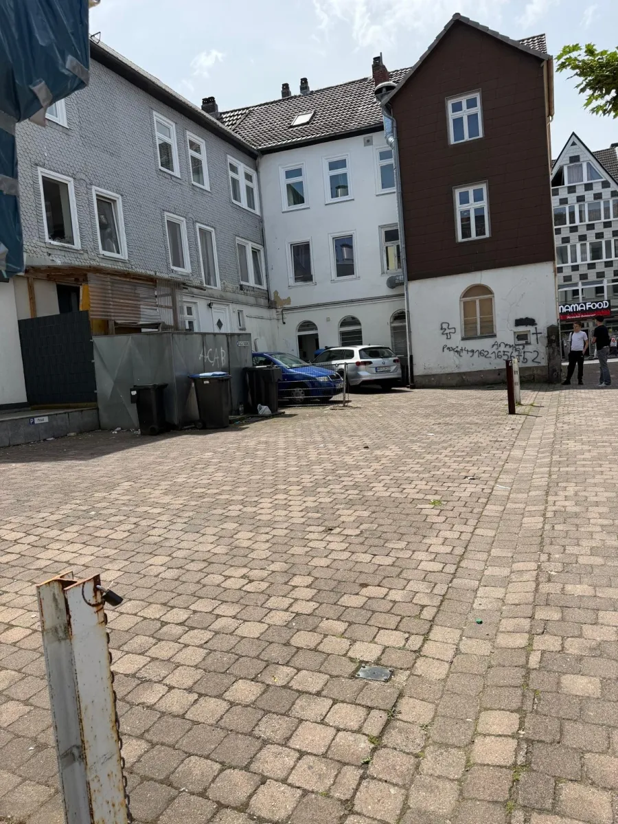 2 x Gewerbeeinheiten, 4 x Parkplätze in der Innenstadt!