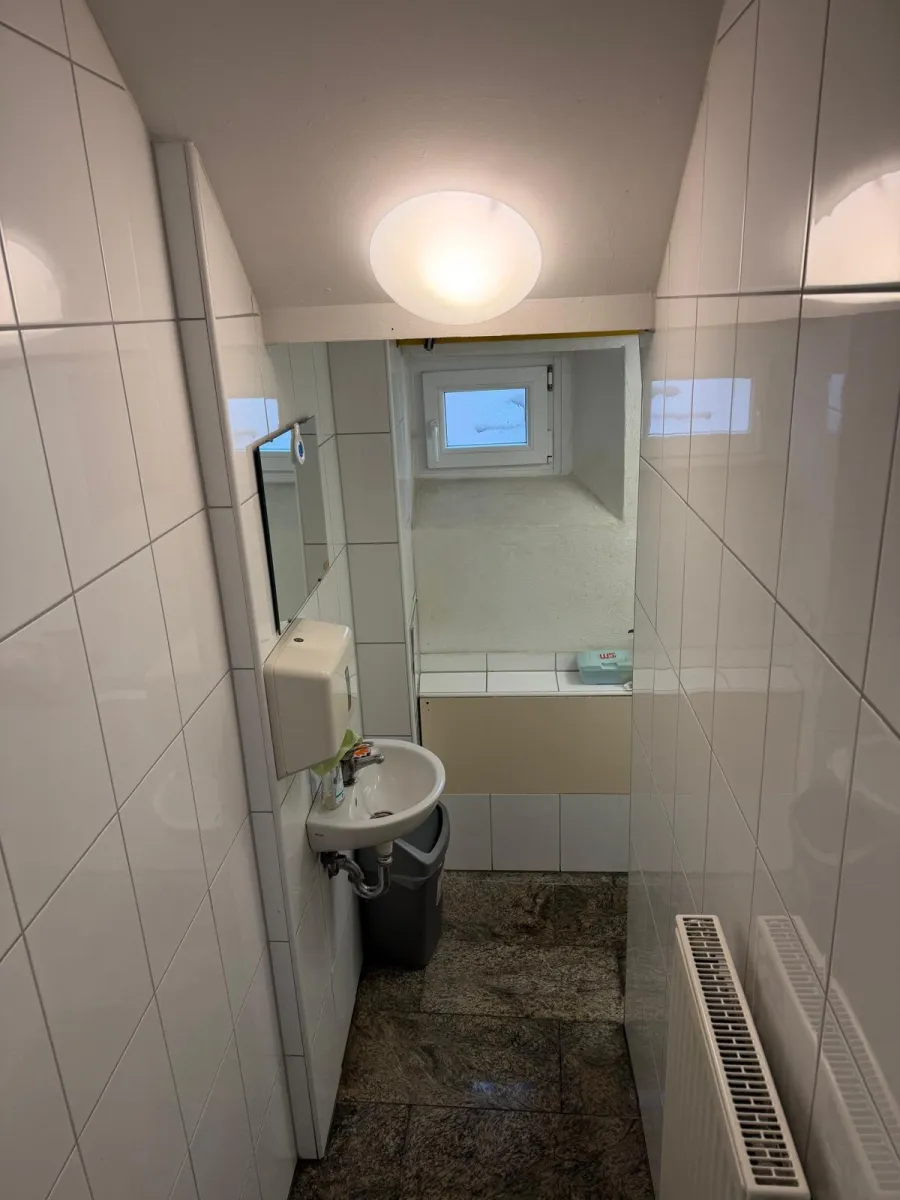 2 x Gewerbeeinheiten, 4 x Parkplätze in der Innenstadt!