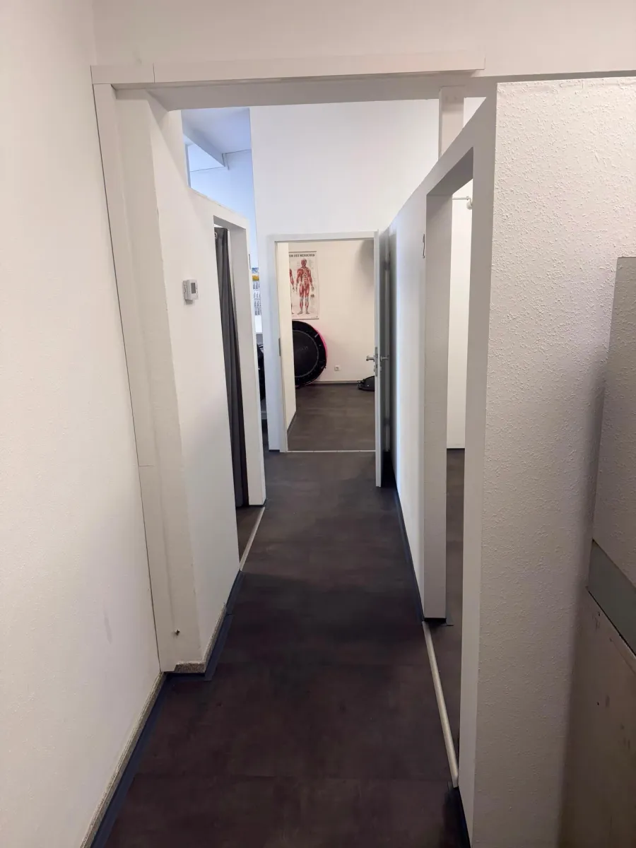 2 x Gewerbeeinheiten, 4 x Parkplätze in der Innenstadt!