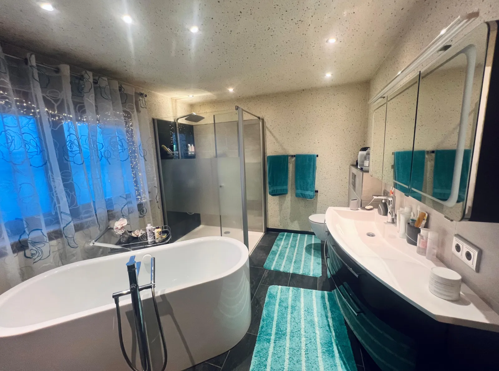 *reduziert* Luxus & Wellness zuhause – Sauna, Whirlpool und hochwertige Küche