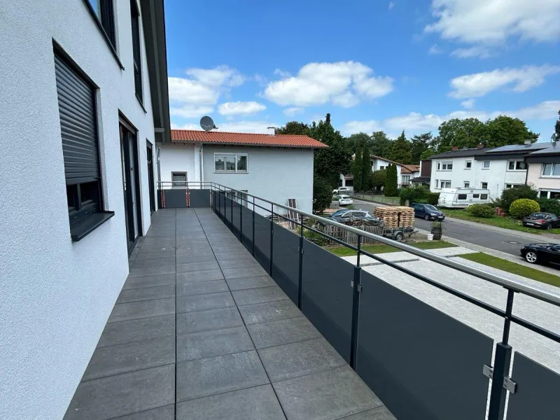 Moderne Wohnung mit großzügigen Balkon!