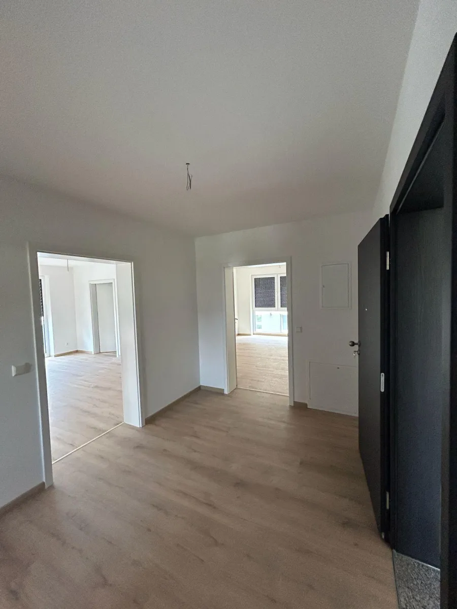 Moderne Wohnung mit großzügigen Balkon!