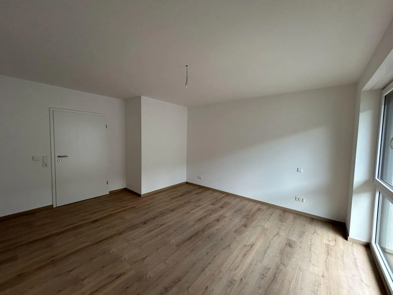 Moderne Wohnung mit großzügigen Balkon!