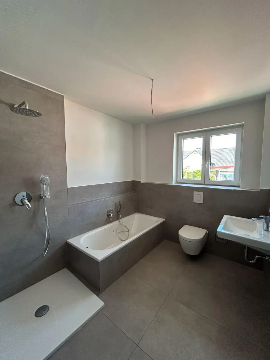 Moderne Wohnung mit großzügigen Balkon!