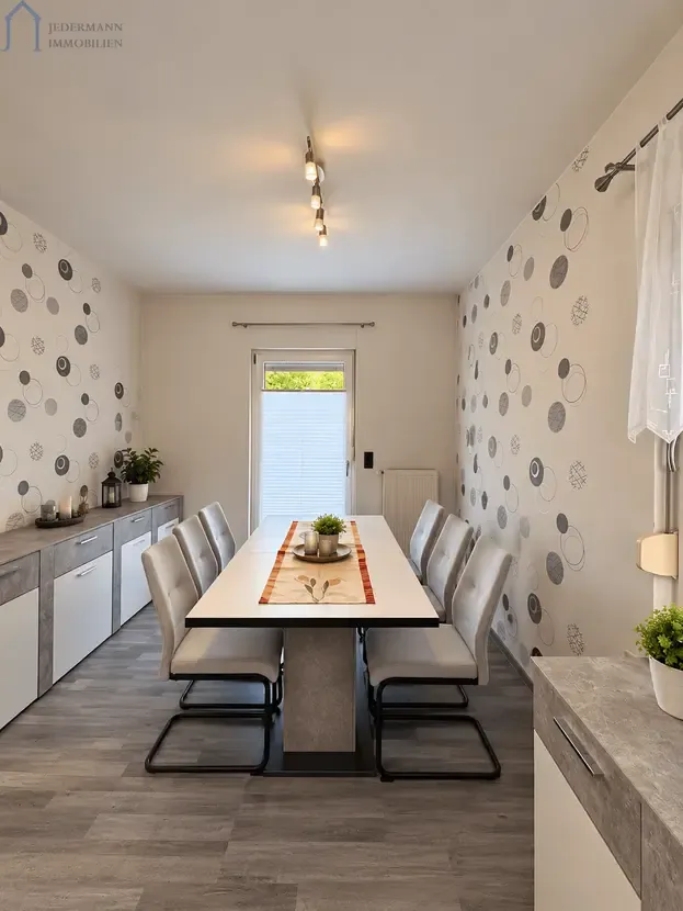 Einfamilienhaus mit herrlichem und großzügigen Garten!