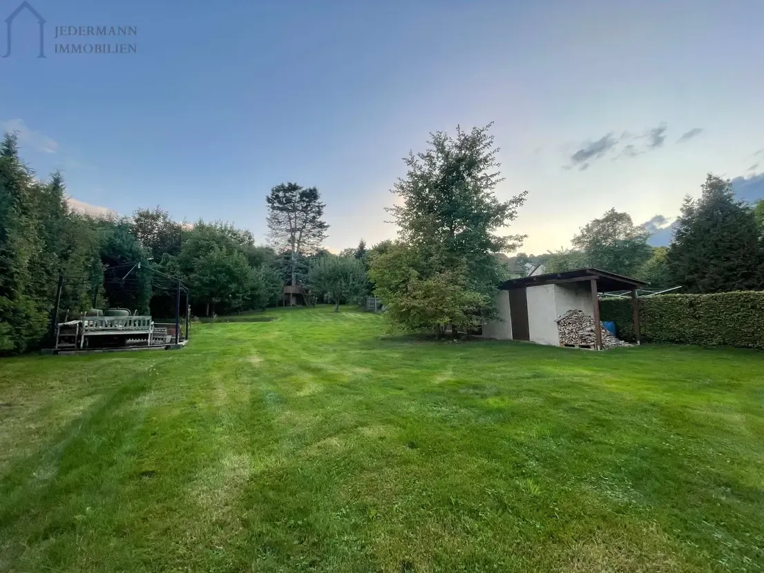 Einfamilienhaus mit herrlichem und großzügigen Garten!